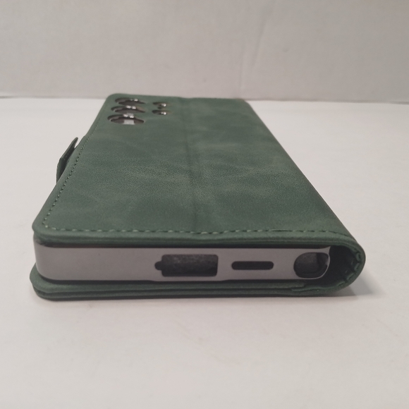 Green Leather Phone Case - Picture 11 of 14